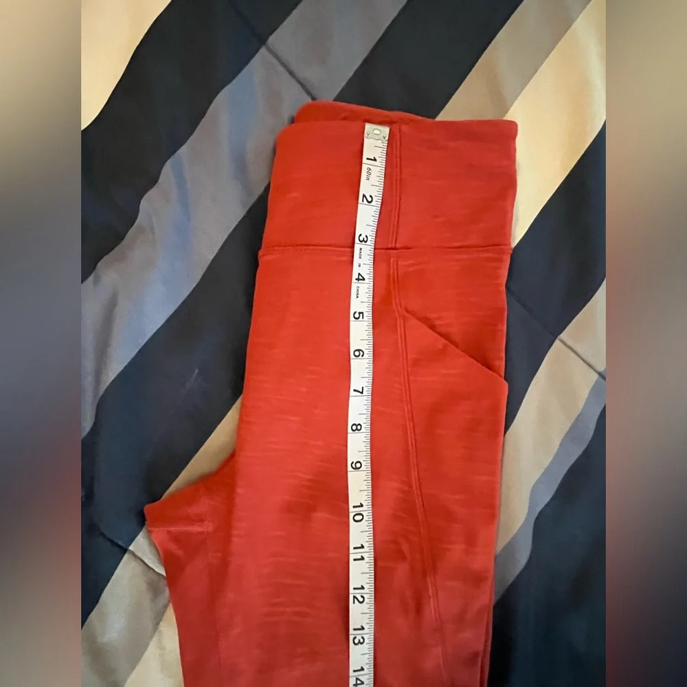 🍋 LIKE NEW Lululemon Time To Sweat Crop *23" - Stride Emboss Cayenne - Sz 6 - Picture 14 of 17